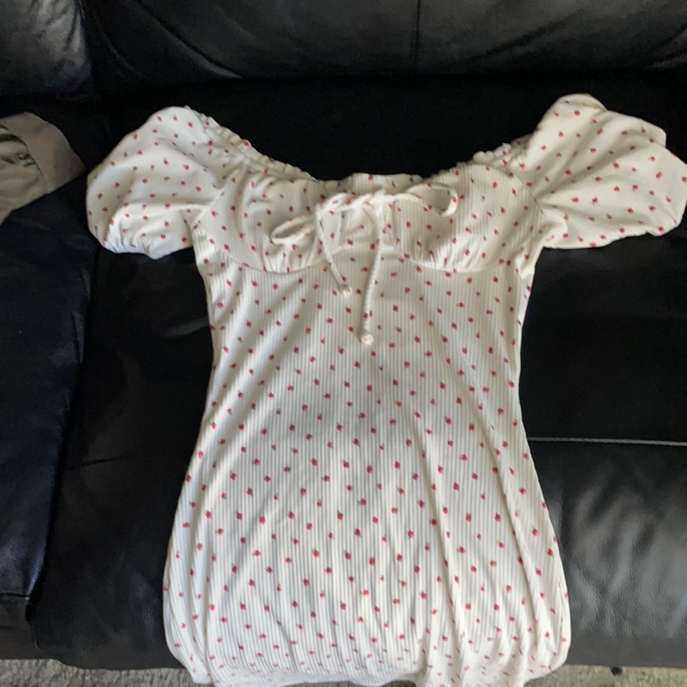 Fairly new🍒. Original price sold $25. Selling it for $10. Good condition.